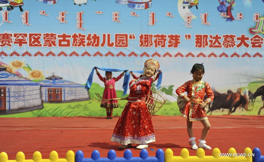 Children perform dance to celebrate the coming children's day in Hohhot, capital of north China's Inner Mongolia Autonomous Region, May 31, 2013. Various activities are held across China to celebrate the coming International Children's Day. (Xinhua/Jin Yu) 