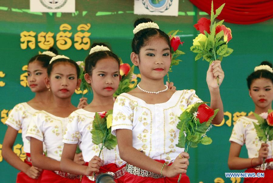 Children perform during the celebration of the International Children's Day in Phnom Penh, Cambodia, June 1, 2013. Cambodia on Saturday celebrated the International Children's Day with high commitment to provide better basic care to children. (Xinhua/Sovannara)