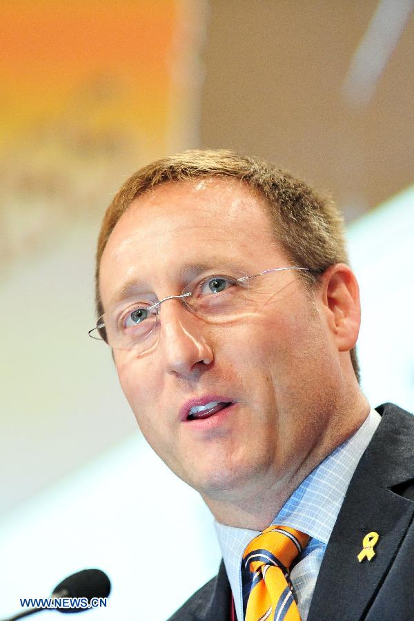 Canada's Defense Minister Peter MacKay delivers a speech during the Shangri-La Dialogue in Singapore, June 2, 2013. The 12th Shangri-La Dialogue kicked off in Singapore on May 31. (Xinhua/Then Chih Wey)