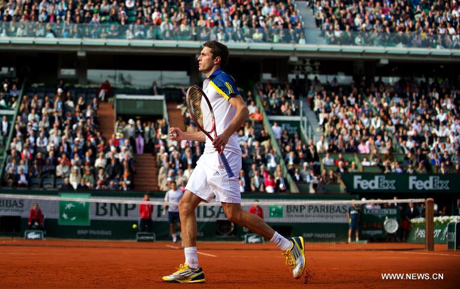 Gilles Simon of France reacts during his men's singles fourth round match against Roger Federer of Switzerland on day 8 of the 2013 French Open tennis tournament at Roland Garros in Paris, France, on June 2, 2013. Gilles Simon lost 2-3. (Xinhua/Bai Xue)