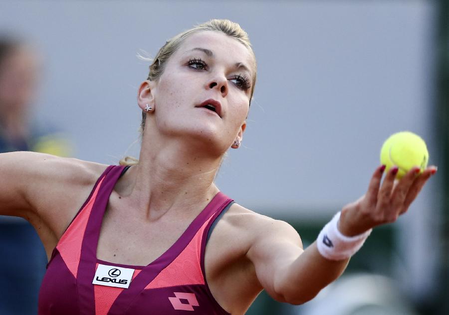 Agnieszka Radwanska of Poland serves the ball during her women's singles fourth round match against Ana Ivanovic of Serbia on day 8 of the 2013 French Open tennis tournament at Roland Garros in Paris, France, on June 2, 2013. Agnieszka Radwanska won 2-0 to enter the quarter-finals. (Xinhua/Tang Shi)