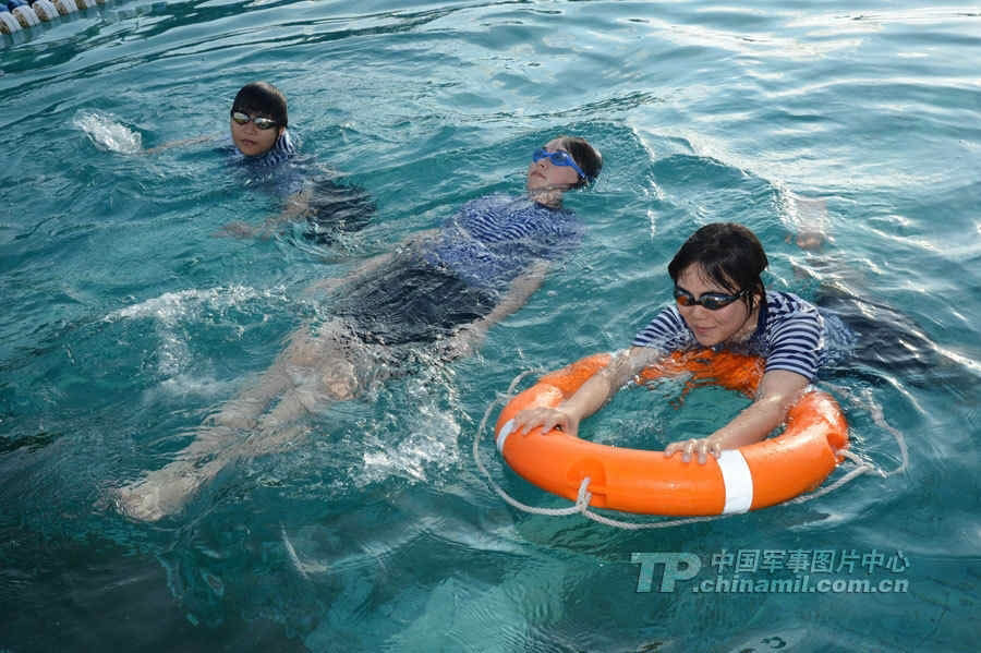 Chinese female naval soldiers start to implement combat duties (Soruce: chinamil.com.cn) 