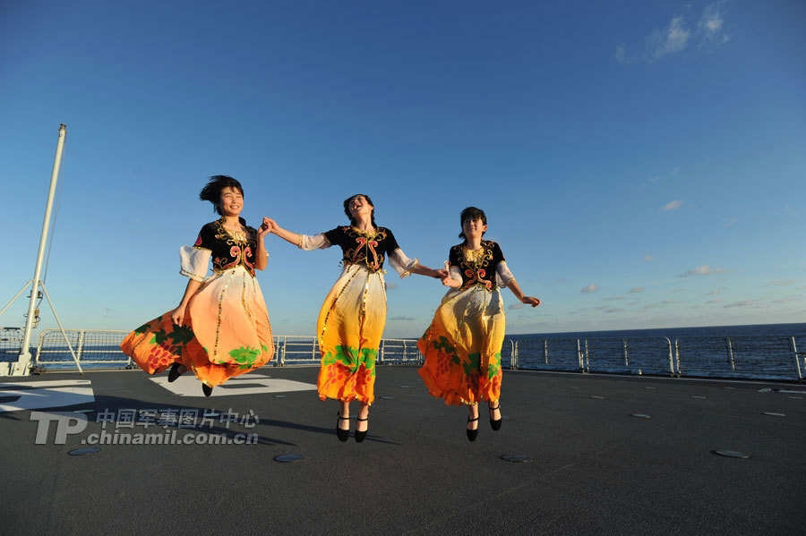 Chinese female naval soldiers start to implement combat duties (Soruce: chinamil.com.cn) 