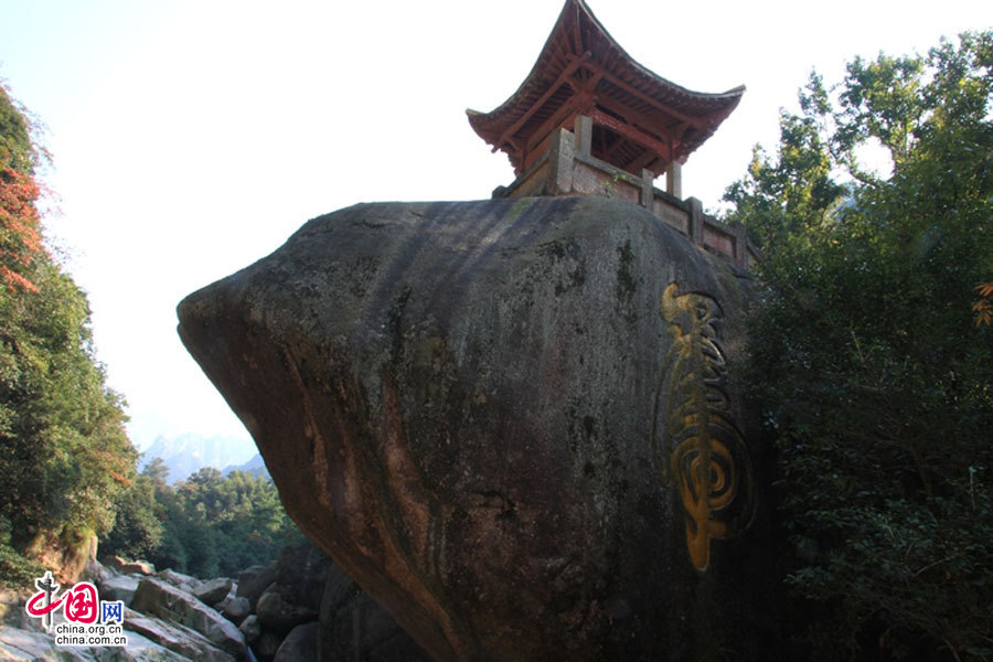 Huangshan Mountain, listed as a UNESCO cultural and natural heritage and World Geopark, boasts of spectacular landscapes thick with vegetation and lofty peaks. The 154-square-kilometer sight-seeing area possesses four unique scenes: peculiarly shaped granite rocks, waterfalls, pine trees and views of the clouds from above. The Flying over Rock, the Stone Monkey Gazing over the Sea of Clouds, the Brush pen-liked Rock and many other renowned scenic spots attract streams of visitors to the marvelous mountain every day. (China.org.cn)