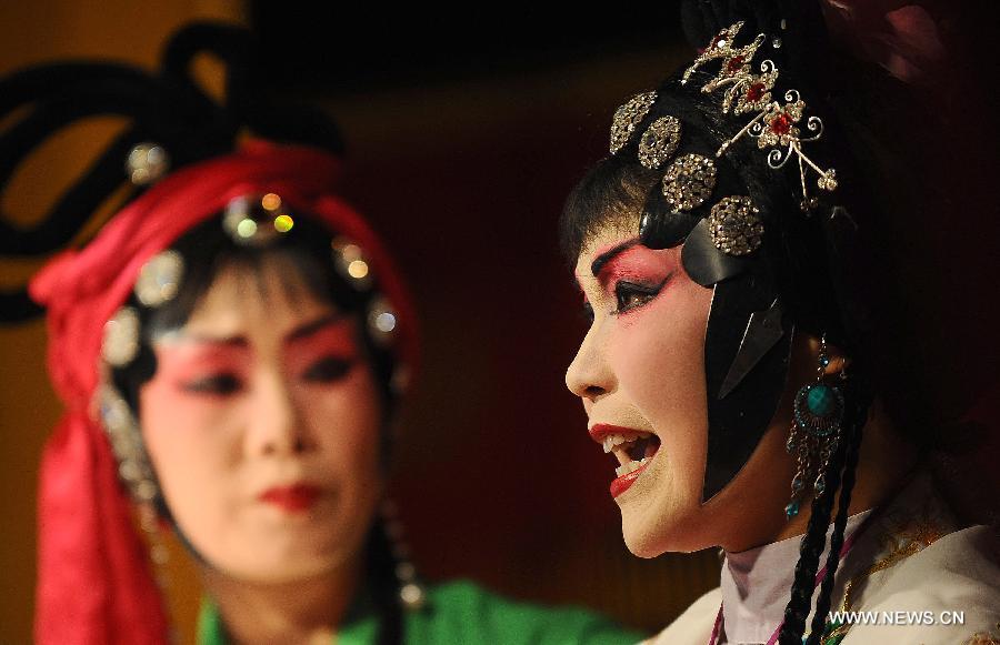 Actresses performs at the Chen's Garden Sichuan Opera Troupe in suburban Chengdu, capital of southwest China's Sichuan Province, June 1, 2013. Sichuan opera is one of the oldest forms of Chinese opera, distinguished by face-changing, fire-spitting and other stunts. Regionally Chengdu remains to be the main home of Sichuan opera, while other influential locales include Yunnan, Guizhou and other provinces in southwest China. (Xinhua/Xue Yubin) 