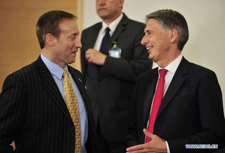 Canadian Defense Minister Peter Gordon Mackay (L) talks with United Kingdom Secretary of Defense Philip Hammond during a photo session of a NATO Defense Minister Meeting at its headquarters in Brussels, capital of Belgium, June 4, 2013. NATO defense ministers convened on Tuesday to examine cyber security as a collective defense issue amid mounting concerns over the threat posed by cyber attacks. (Xinhua/Ye Pingfan) 