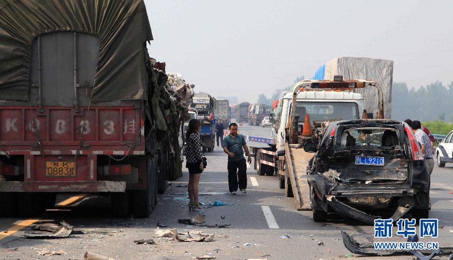 Nine people were killed on Tuesday in 16 pileups on a fogbound expressway in central China's Henan Province.(Photo/Xinhua)