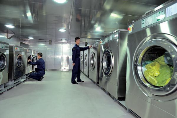 Internal photos of China's aircraft carrier "Liaoning" (Source: chinamil.com.cn)