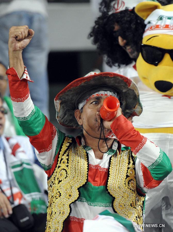 A fan of Iran cheers during the 2014 World Cup qualifying soccer match between Iran and Qatar in Doha, capital of Qatar, June 4, 2013. Iran won 1-0. (Xinhua/Chen Shaojin)