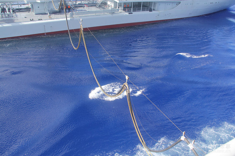 The high-sea training taskforce under the North China Sea Fleet of the Navy of the Chinese People's Liberation Army (PLAN) conducted comprehensive replenishment training in a sea area of the Western Pacific Ocean on June 1, 2013. It is the first time for the guided missile frigate "Linyi" to complete its replenishment during sailing since it was commissioned late last year. (mil.cnr.cn/Chen Zhong, Kong Xianglong and Zhang Gang)