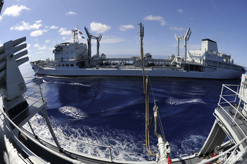 The high-sea training taskforce under the North China Sea Fleet of the Navy of the Chinese People's Liberation Army (PLAN) conducted comprehensive replenishment training in a sea area of the Western Pacific Ocean on June 1, 2013. It is the first time for the guided missile frigate "Linyi" to complete its replenishment during sailing since it was commissioned late last year. (mil.cnr.cn/Chen Zhong, Kong Xianglong and Zhang Gang)