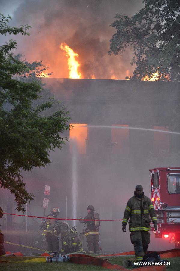 Firefighters work to cease fire at a hardware store on Pennsylvania Avenue SE in Washington, capital of the United States, June 5, 2013. At least two firefighters got wounded in the fire. (Xinhua/Zhang Jun) 