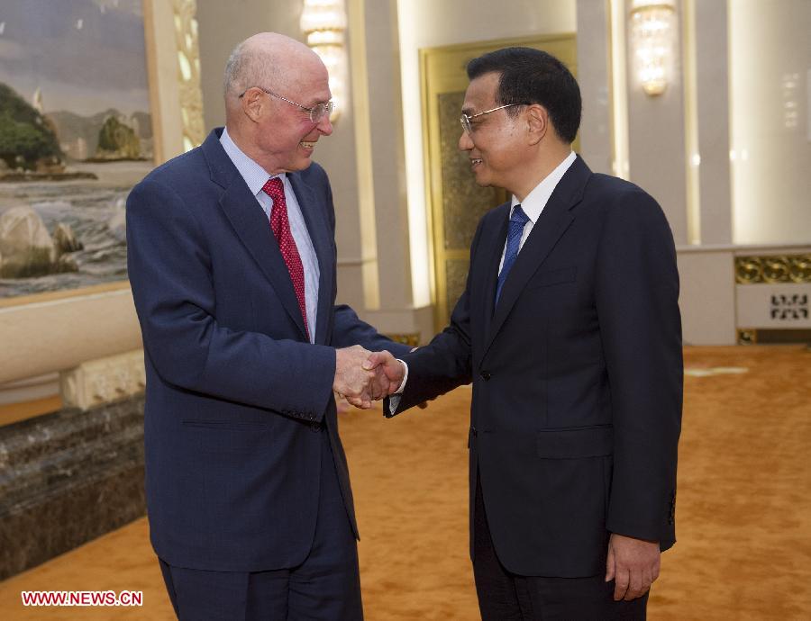 Chinese Premier Li Keqiang (R) meets with former U.S. Treasury Secretary Henry Paulson in Beijing, capital of China, June 6, 2013. (Xinhua/Huang Jingwen) 