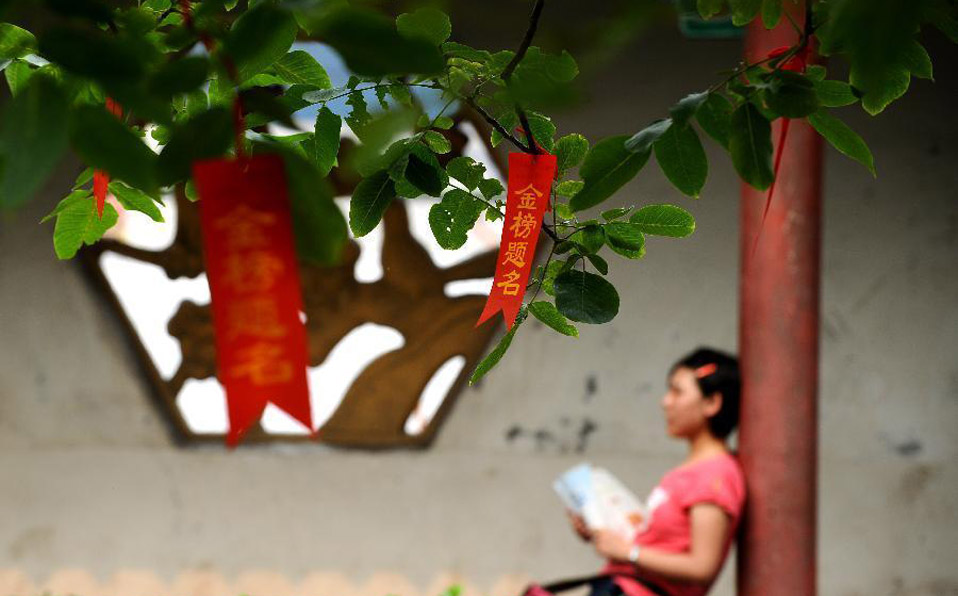 Chinese students on the eve of Gaokao