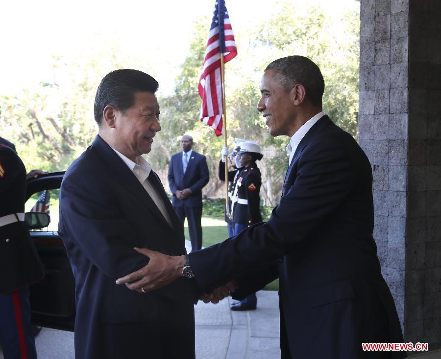 Chinese President Xi Jinping (L) shakes hands with U.S. President Barack Obama at the Annenberg Retreat, California, the United States, June 7, 2013. Chinese President Xi Jinping and his U.S. counterpart, Barack Obama, met Friday to exchange views on major issues of common concern. (Xinhua/Lan Hongguang)