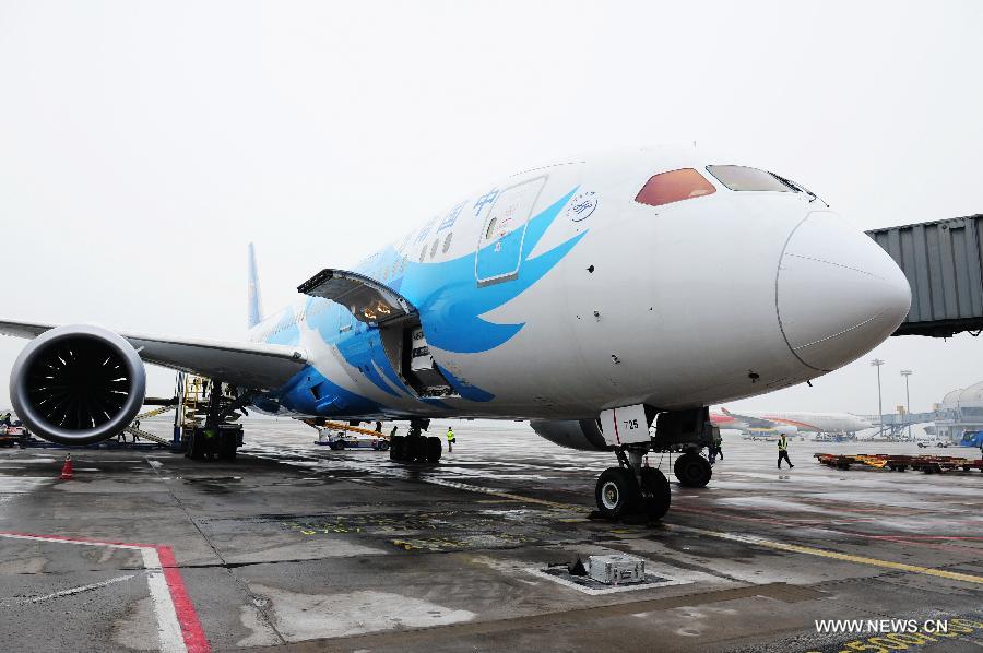 A Boeing 787 Dreamliner from south China's Guangzhou City lands at Beijing Capital International Airport in Beijing, capital of China, June 7, 2013. The 228-seat 787 aircraft, operated by China Southern Airlines, is the first of its kind delivered to China. The debut flight on Friday marked the beginning of the 787 aircraft's commercial operation in the country. (Xinhua/He Jun)