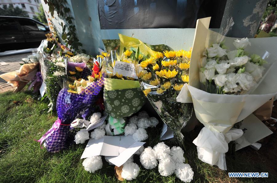 Flowers are laid to mourn for the victims in front of a pier of the elevated bus lane where a bus fire took place on Friday, in Xiamen, southeast China's Fujian Province, June 8, 2013. The bus fire has claimed 47 lives and hospitalized 34 passgengers. (Xinhua/Wei Peiquan)