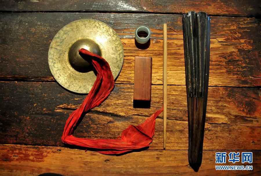 Storyteller's props. Photo taken on June 6, 2013. (Photo/Xinhua)