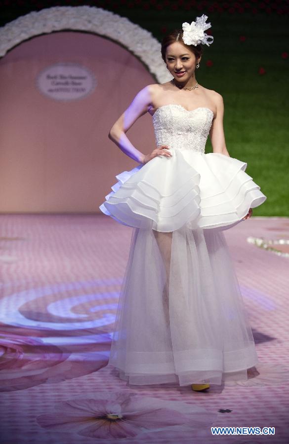 A model presents a creation during a wedding dress and evening gown show at the 71st Summer Wedding Service Banquet Expo & Beauty Fiesta 2013 in Hong Kong, south China, June 8, 2013. (Xinhua/Zhao Yusi)