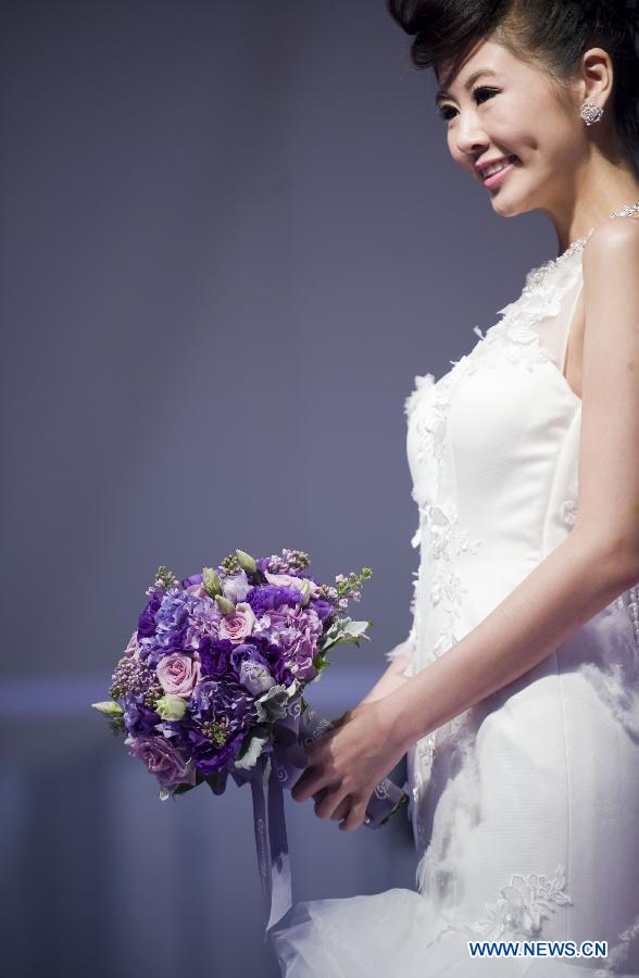 A model presents a creation during a wedding dress and evening gown show at the 71st Summer Wedding Service Banquet Expo & Beauty Fiesta 2013 in Hong Kong, south China, June 8, 2013. (Xinhua/Zhao Yusi)