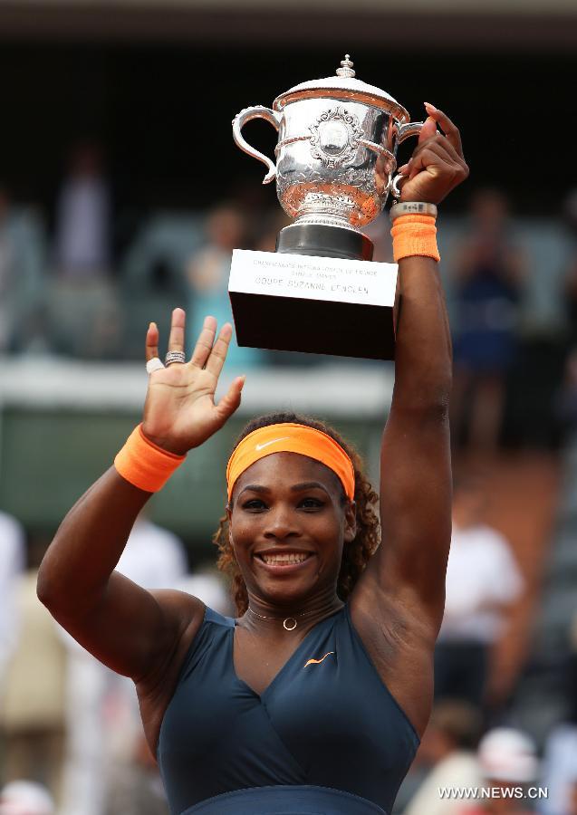 Serena Williams of the United States celebrates after winning the women's singles final match against Maria Sharapova of Russia at the French Open tennis tournament in Paris June 8, 2013. Serena Williams won the match 2-0 to claim the title. (Xinhua/Gao Jing)