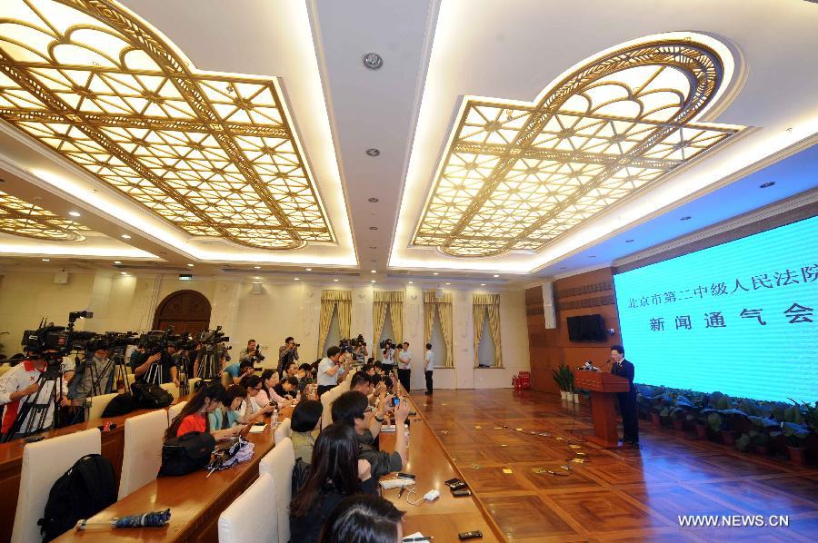 Guo Peng, an official of the Beijing Second Intermediate People's Court, introduces the details of the case of China's former railways minister Liu Zhijun at a press conference in Beijing, capital of China, June 9, 2013. Liu stood trial in the court in Beijing on Sunday on charges of bribery and abuse of power. (Xinhua/Gong Lei)