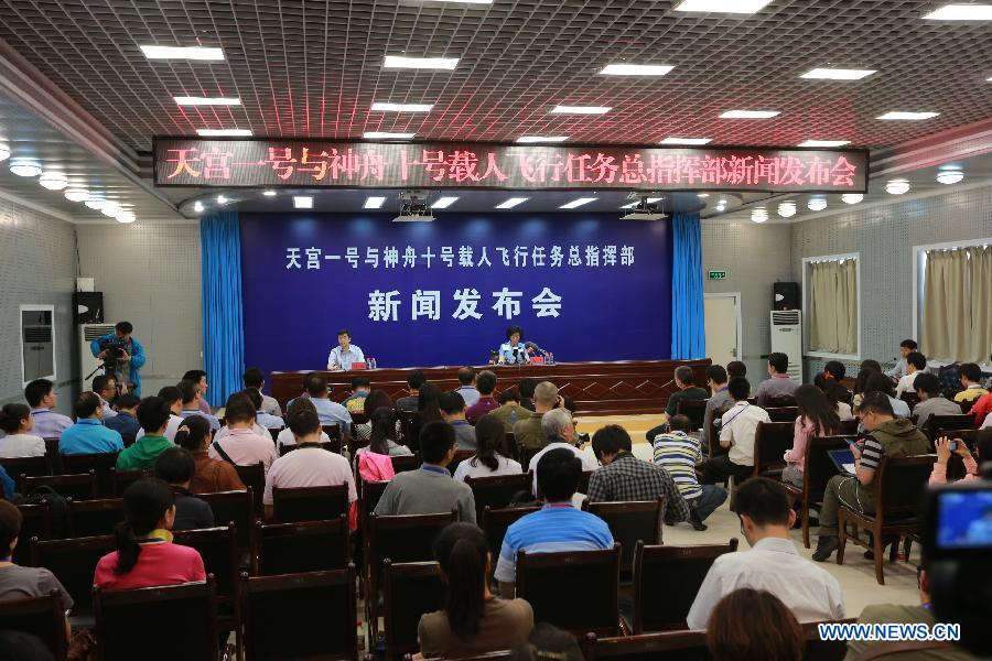 A press conference to brief on the launch of the Shenzhou-10 manned spacecraft is held by China's space program headquarters at the Jiuquan Satellite Launch Center in Jiuquan, northwest China's Gansu Province, June 10, 2013. (Xinhua/Li Gang)