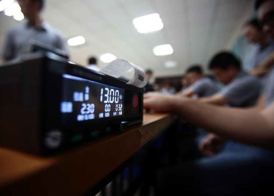 Photo taken on June 9, 2013 shows a taximeter adjusted according to the latest fare hike in Beijing, capital of China. The 3-kilometer base fare for a taxi in Beijing rose by 30 percent from 10 yuan (1.6 U.S. dollars) to 13 yuan as of Monday. According to the new plan, a cab fare will be charged at 2.3 yuan per kilometer after the first 3 kilometers. (Xinhua/Li Wen)