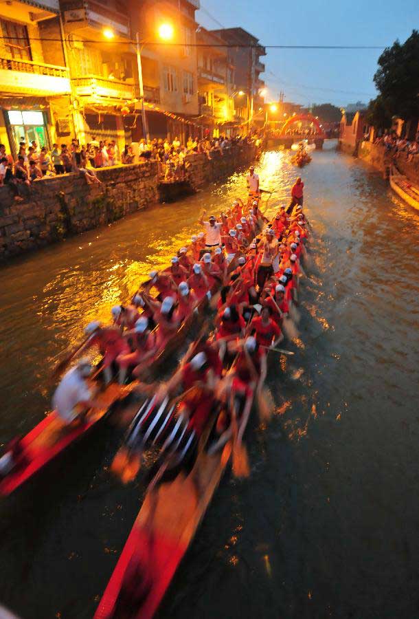 Participants compete in a dragon boat race in Sanxi Village of Changle City, southeast China's Fujian Province, June 9, 2013, to celebrate the upcoming Dragon Boat (Duanwu) Festival. The Duanwu Festival falls on the fifth day of the fifth month in the Chinese lunar calendar, or June 12 this year. (Xinhua/Zhang Bin) 