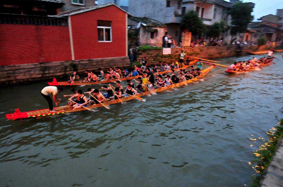 Participants compete in a dragon boat race in Sanxi Village of Changle City, southeast China's Fujian Province, June 9, 2013, to celebrate the upcoming Dragon Boat (Duanwu) Festival. The Duanwu Festival falls on the fifth day of the fifth month in the Chinese lunar calendar, or June 12 this year. (Xinhua/Zhang Bin) 