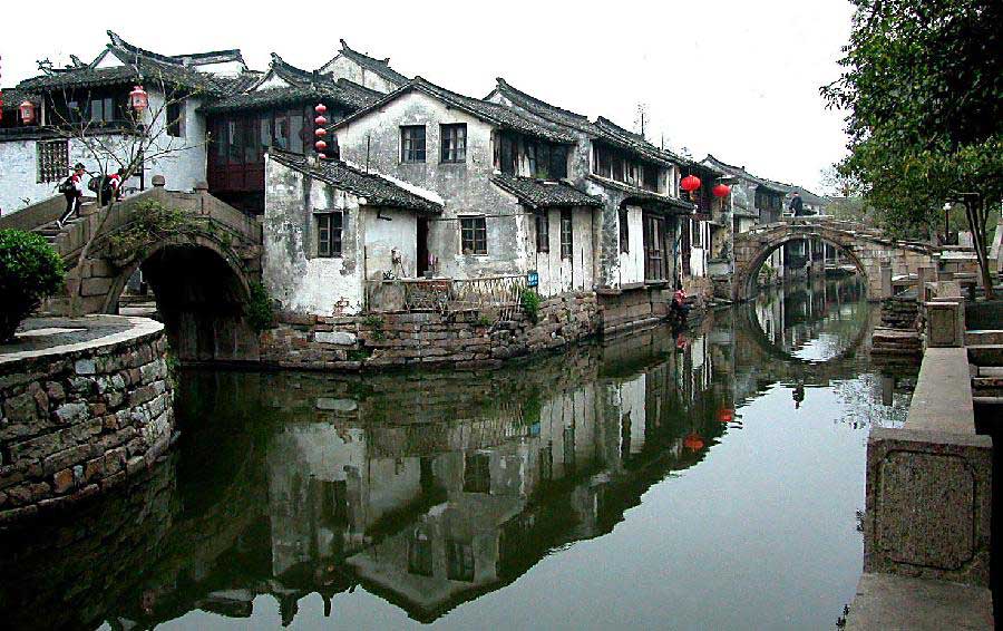 Photo taken on April 9, 2007 shows a view of Zhouzhuang, an ancient town of Kunshan City, east China's Jiangsu Province. (Xinhua/Wang Song) 