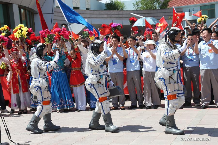 Astronauts Nie Haisheng (R), Zhang Xiaoguang (C) and Wang Yaping attend the setting-out ceremony of the manned Shenzhou-10 mission at the Jiuquan Satellite Launch Center in Jiuquan, northwest China's Gansu Province, June 11, 2013. (Xinhua/Wang Jianmin)