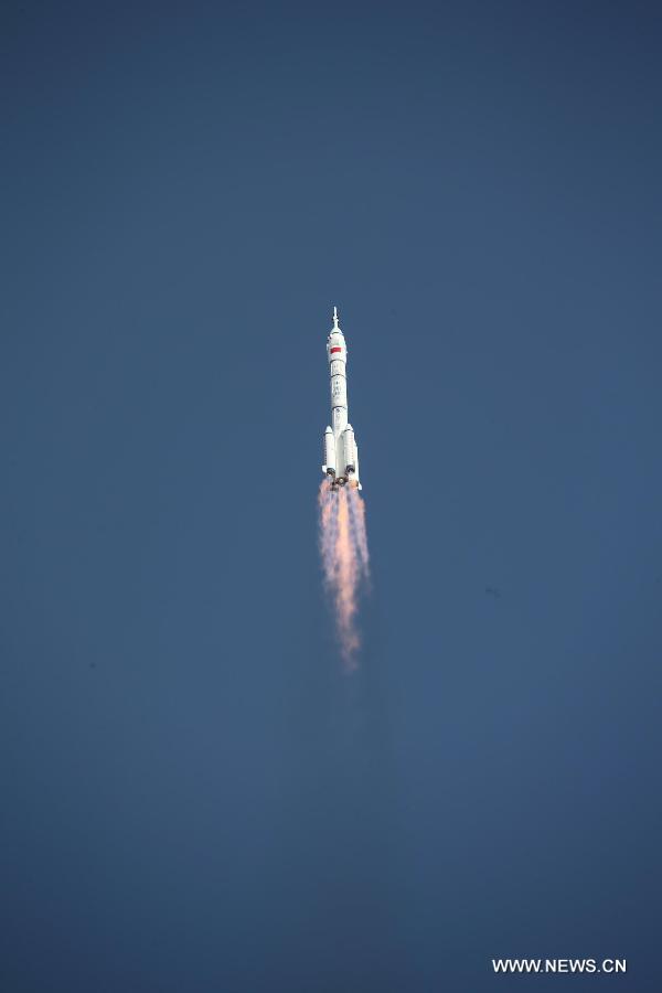 The Long March-2F carrier rocket carrying China's manned Shenzhou-10 spacecraft blasts off at the Jiuquan Satellite Launch Center in Jiuquan, northwest China's Gansu Province, June 11, 2013. (Xinhua/Wang Jianmin)