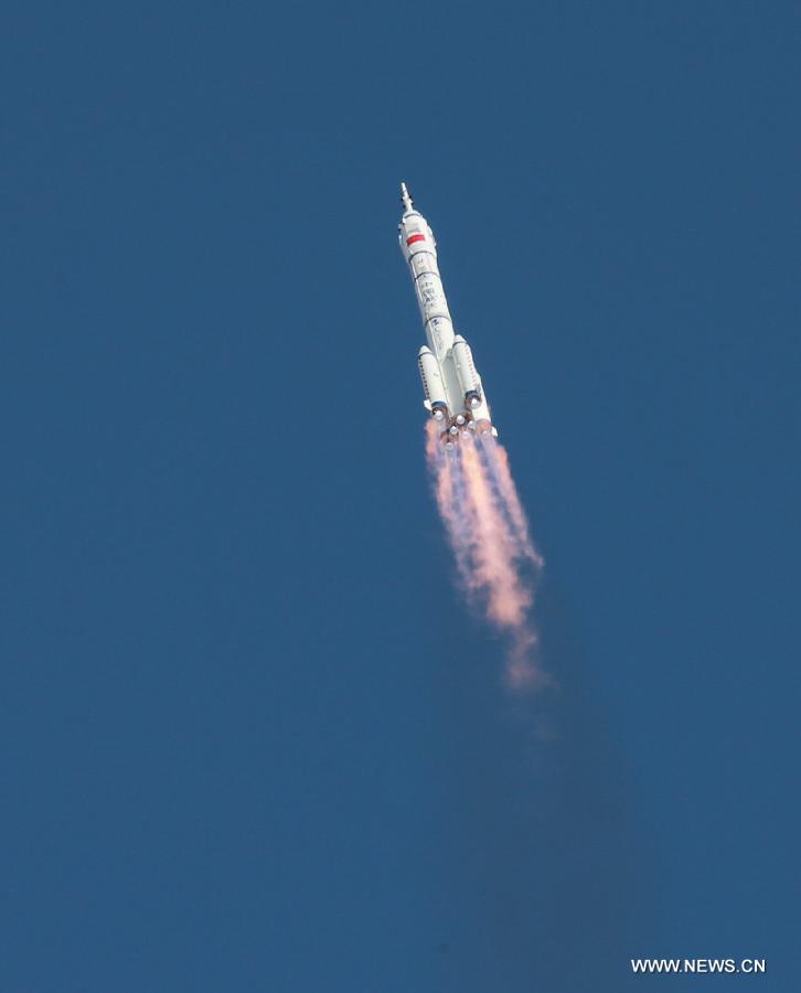 The Long March-2F carrier rocket carrying China's manned Shenzhou-10 spacecraft blasts off from the launch pad at the Jiuquan Satellite Launch Center in Jiuquan, northwest China's Gansu Province, June 11, 2013. (Xinhua/Li Peibin)