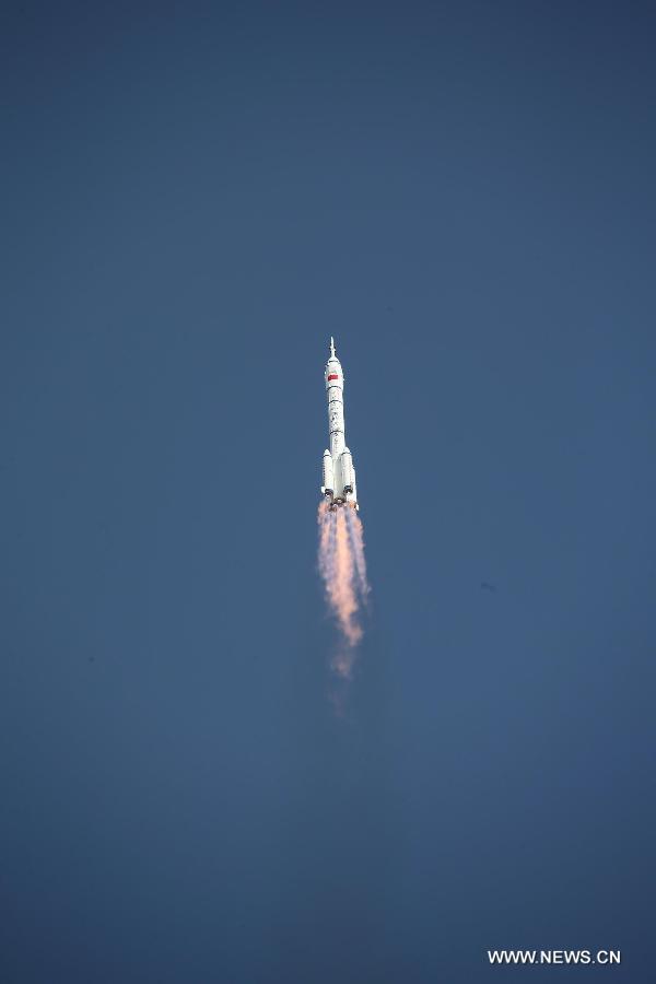 The Long March-2F carrier rocket carrying China's manned Shenzhou-10 spacecraft blasts off at the Jiuquan Satellite Launch Center in Jiuquan, northwest China's Gansu Province, June 11, 2013. (Xinhua/Wang Jianmin)