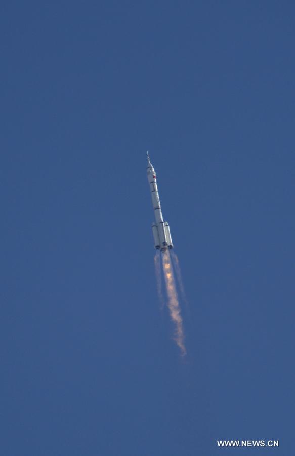 The Long March-2F carrier rocket carrying China's manned Shenzhou-10 spacecraft blasts off from the launch pad at the Jiuquan Satellite Launch Center in Jiuquan, northwest China's Gansu Province, June 11, 2013. (Xinhua/Ren Junchuan)