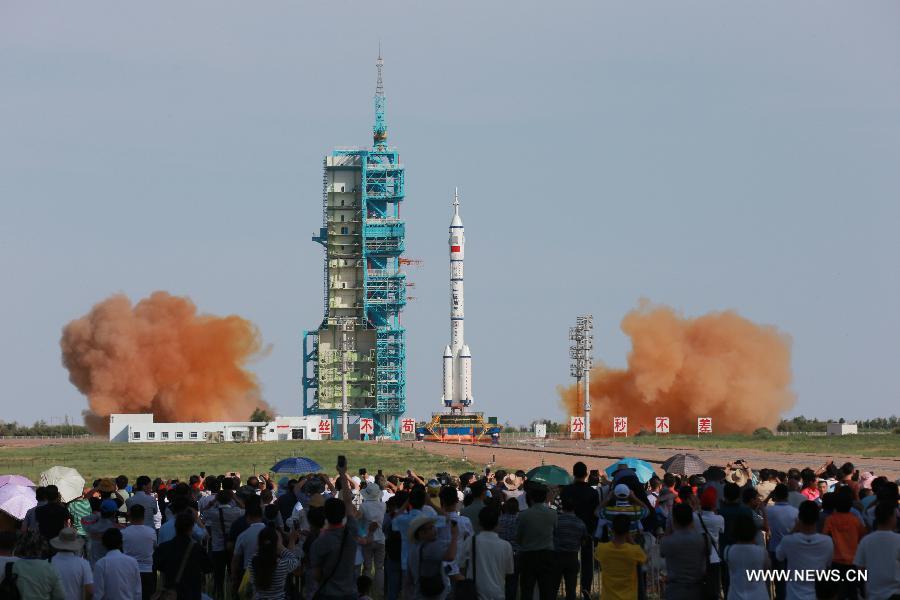 The Long March-2F carrier rocket carrying China's manned Shenzhou-10 spacecraft blasts off from the launch pad at the Jiuquan Satellite Launch Center in Jiuquan, northwest China's Gansu Province, June 11, 2013. (Xinhua/Li Gang)