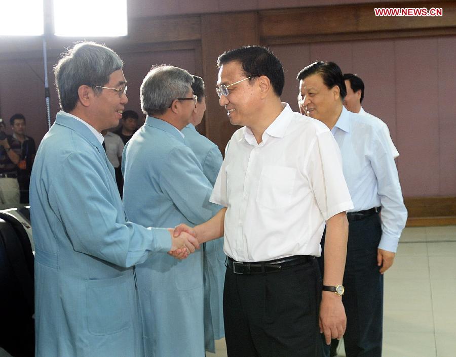 Li Keqiang, Liu Yunshan watch live broadcast of launch of Shenzhou-10 spacecraft