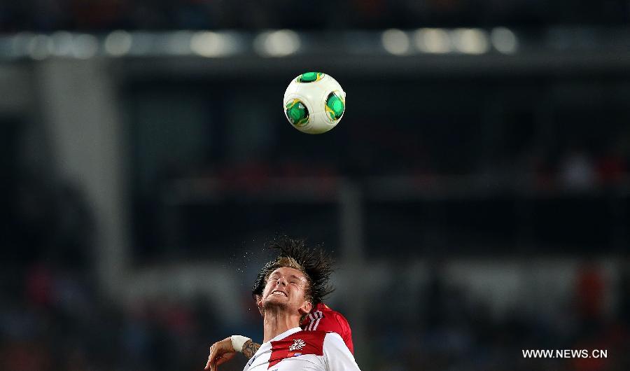 Siem de Jong of the Netherlands heads the ball during the international friendly soccer match against China at the Workers Stadium in Beijing, capital of China, June 11, 2013. (Xinhua/Li Ming) 