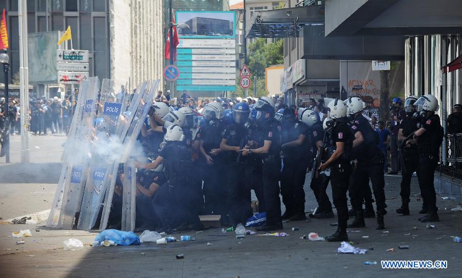 Police fire tear gas to disperse protesters in the Taksim Square in Istanbul, Turkey, on June 11, 2013. Turkish riot police fired water cannon and teargas at hundreds of protesters in Istanbul's Taksim Square on Tuesday, entering the square for removing the roadblocks and cleanning up flags and banners. Demonstrators fought back with stones and fireworks. (Xinhua/Lu Zhe)