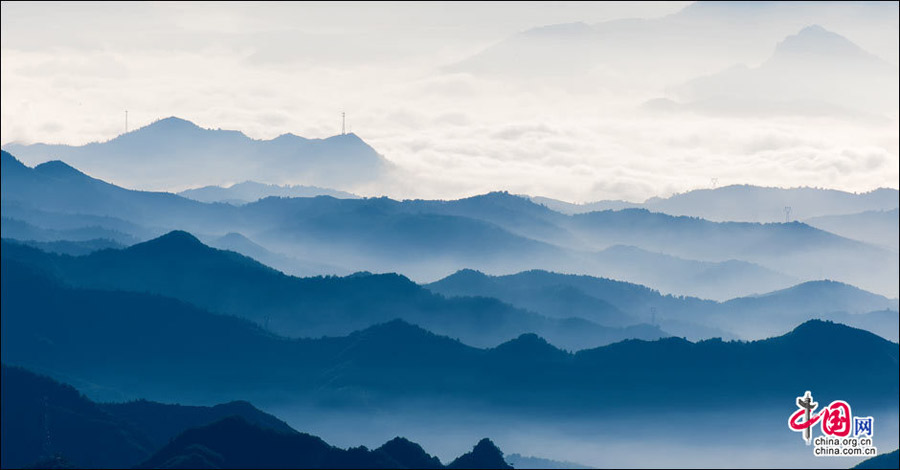 Located in Miyun County some 150 kilometers east of Beijing, Wuling Mountain is a national-level forest reserve. What distinguishes the reserve from other similar mountain resorts in suburban Beijing is its many creeks, waterfalls and moisture-rich air. (China.org.cn)