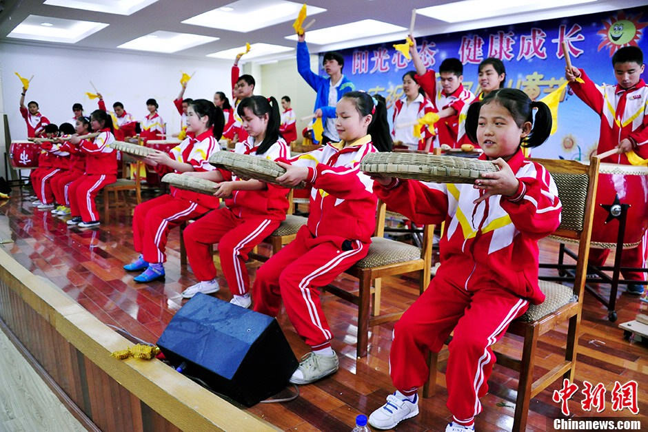 Children rehearse the day before the Children's Day. (Chinanews/Zhang Yuan)