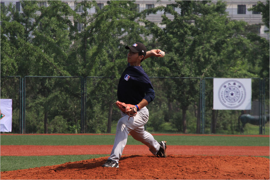 A pitcher for the MLB Development Center (AAA) Team throws out a pitch during a game against the MLB College All-Star Team on June 12, 2013, at Tsinghua University as part of the MLB University Cup event. (CRIENGLISH.com/Stuart Wiggin)