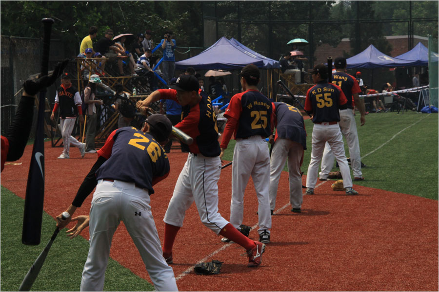 Players from Tsinghua University warm up prior to their match against Shanghai University of Finance and Economics in the final of the MLB University Cup, on June 12, 2013, at Tsinghua University. The score of the final was Shanghai University of Finance and Economics 2:27 Tsinghua University.(CRIENGLISH.com/Stuart Wiggin)