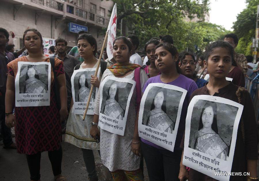 Indian students participate in a protest rally against the recent gang rape and murder of a 20-year-old college student in Calcutta, capital of eastern Indian state West Bengal, June 13, 2013. (Xinhua/Tumpa Mondal)