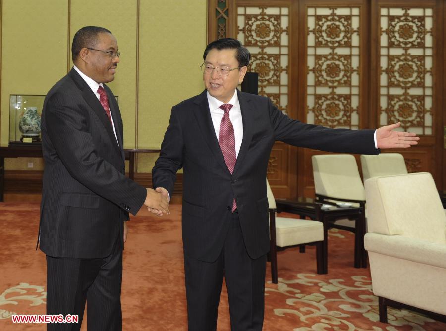 Zhang Dejiang (R), chairman of China's National People's Congress (NPC) Standing Committee, meets with Ethiopian Prime Minister Hailemariam Desalegn in Beijing, capital of China, June 14, 2013. (Xinhua/Xie Huanchi)