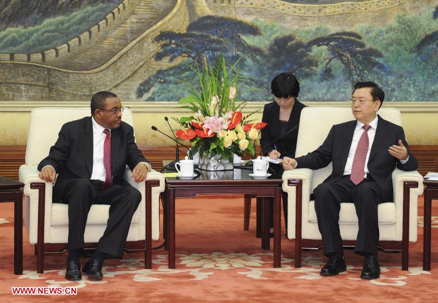 Zhang Dejiang (R), chairman of China's National People's Congress (NPC) Standing Committee, meets with Ethiopian Prime Minister Hailemariam Desalegn in Beijing, capital of China, June 14, 2013. (Xinhua/Xie Huanchi)