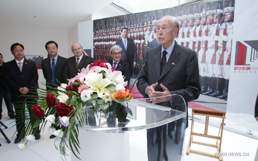 Former French president Valery Giscard d'Estaing addresses a photo exhibition on China-France relationship at Xinhua Gallery in Paris, France, June 13, 2013. The photo exhibition opened here on Thursday, to mark the 50th anniversary of the establishment of diplomatic relations between China and France in 2014. (Xinhua/Gao Jing) 