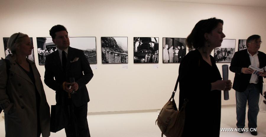 People visit a photo exhibition on China-France relationship at Xinhua Gallery in Paris, France, June 13, 2013. The photo exhibition opened here on Thursday, to mark the 50th anniversary of the establishment of diplomatic relations between the two countries in 2014. (Xinhua/Gao Jing)