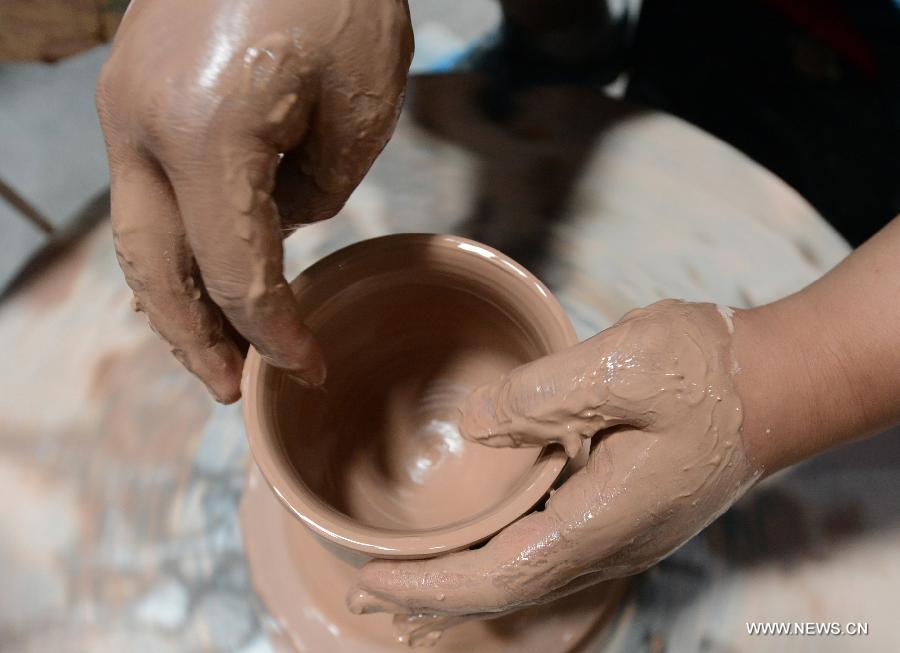 An artist makes a Jun porcelain pot at the 4th International Festival of Intangible Cultural Heritage in Chengdu, capital of southwest China's Sichuan Province, June 15, 2013. The nine-day festival kicked off here on Saturday. (Xinhua/Li Xiangyu)